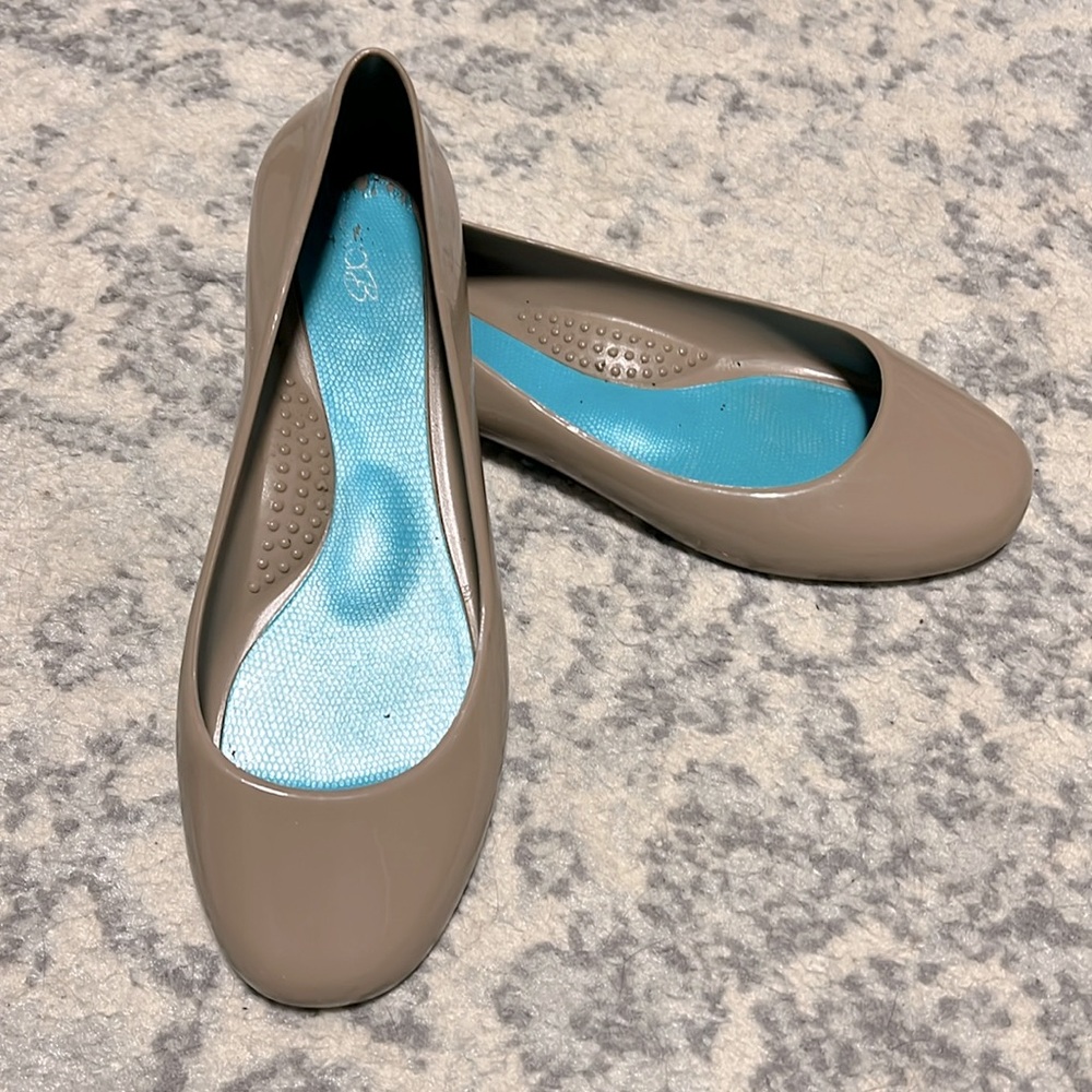 Oka b nude/tan ballet flat Size 10